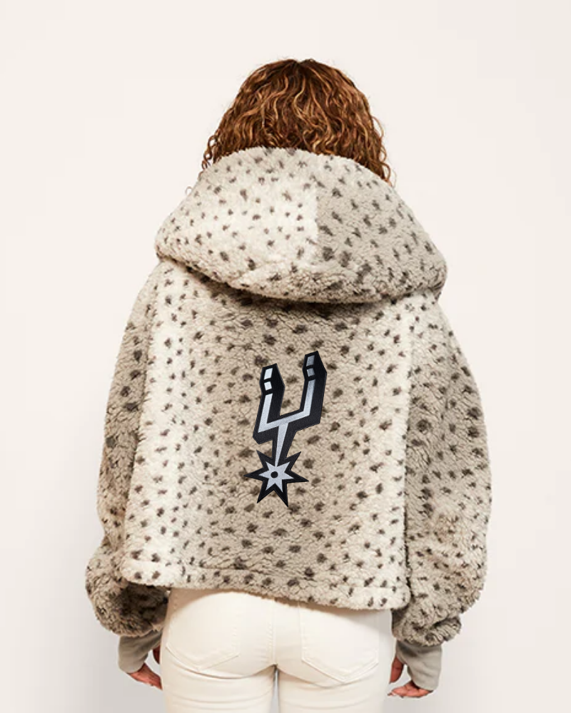 フランケン ノモ  ロゴ もこもこフリース フード zip-up Spurs Cropped Sherpa Lounger Snow Leopard | Jill Martin