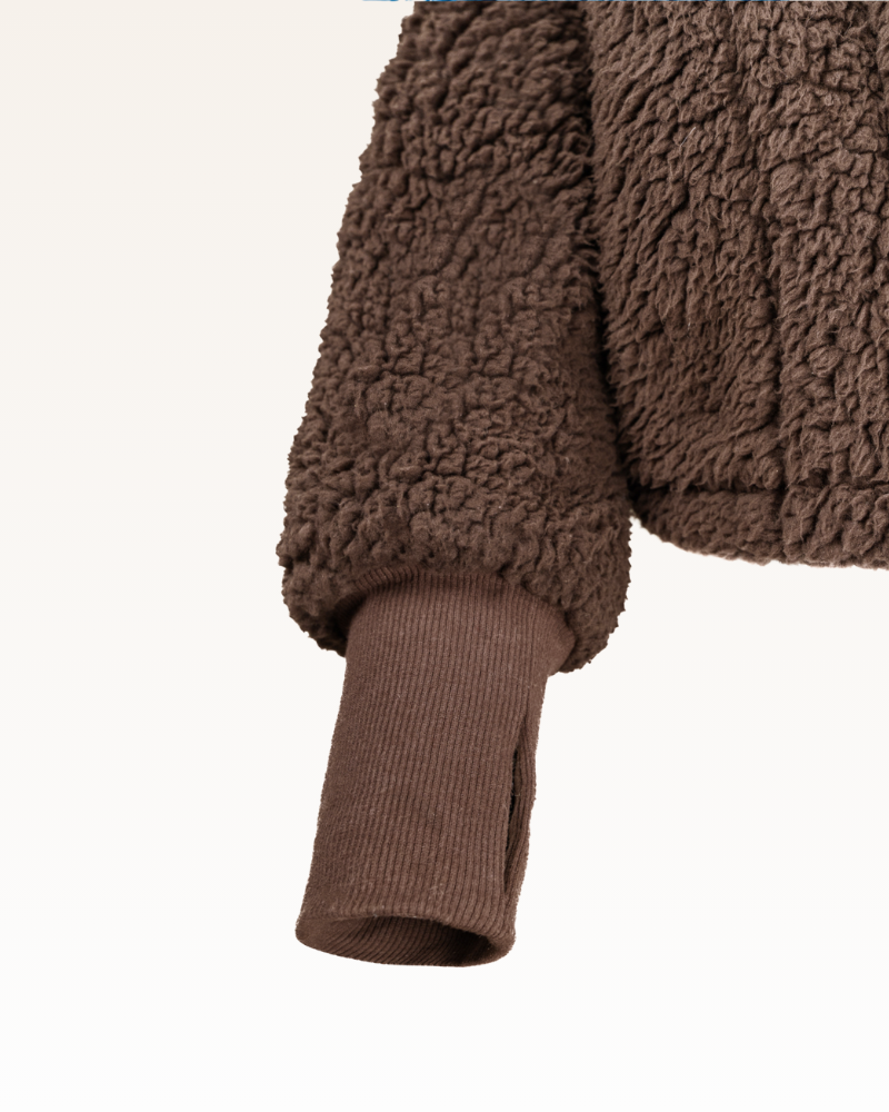 cropped sherpa lounger in chocolate star