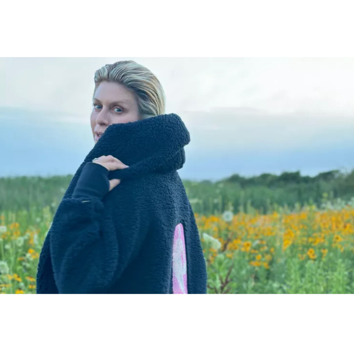 jill martin wearing her NBA breast cancer awareness sherpa lounger