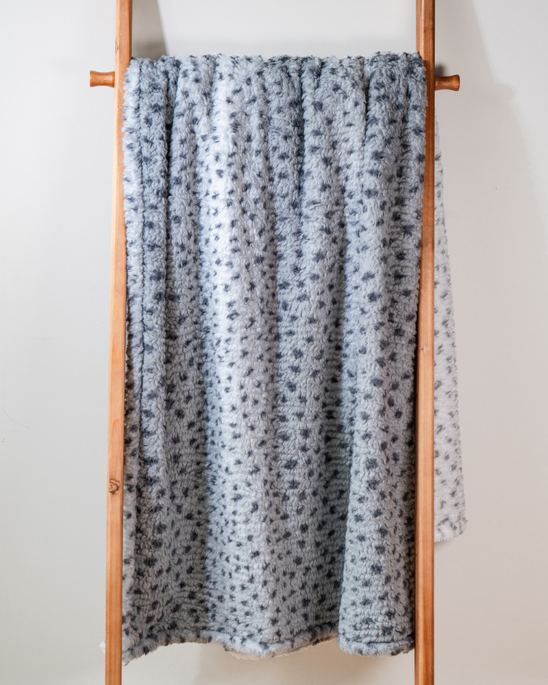Jill Martin Sherpa Throw Blanket - Thumbnail 3
